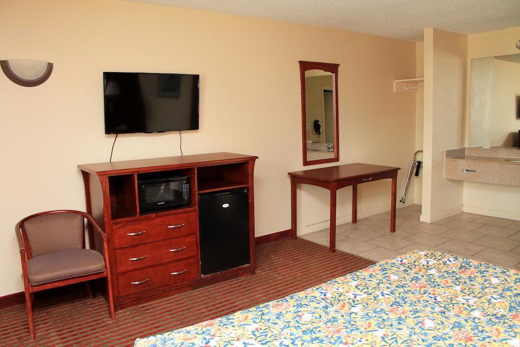Best Way Inn And Suites - New Orleans Room photo